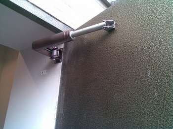 Встановлення доводчика на металеві двері