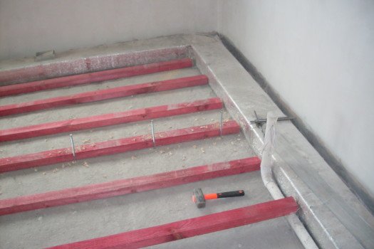 Правила укладання деревяної підлоги і тонкощі вибору підходящих матеріалів Правила укладання деревяної підлоги і тонкощі вибору підходящих матеріалів