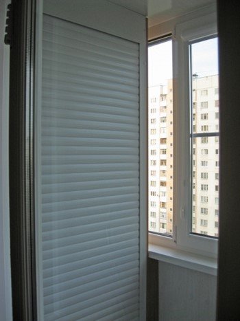 Захисні жалюзі, ролокасети на двері