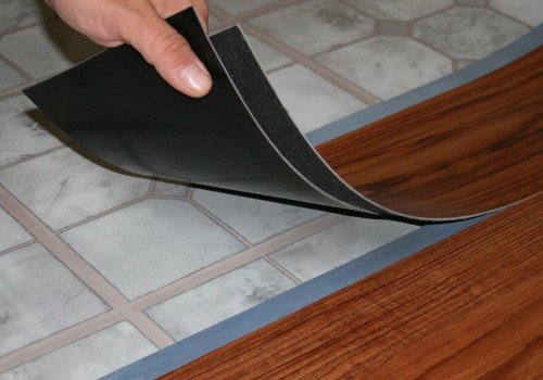 Укладання вінілової плитки для підлоги