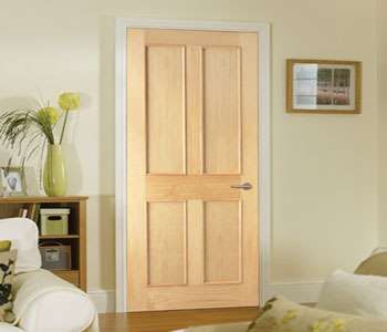 Різні двері з сосни