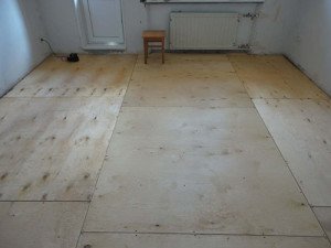 Як постелити ламінат на бетонну підлогу або деревяна підстава