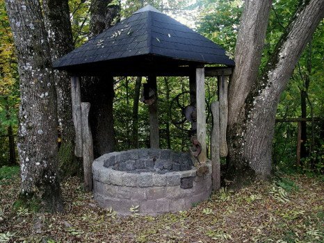 Виготовлення своїми руками декоративного деревяного колодязя Виготовлення своїми руками декоративного деревяного колодязя