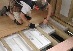 Як правильно утеплити підлогу в деревяному будинку різними матеріалами?