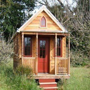 Деревяні маленькі будинки – особливості проектування. Будівництво зрубів і брусових будинків, монтаж каркасних будівель