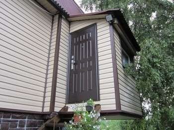 Вуличні двері для деревяного будинку