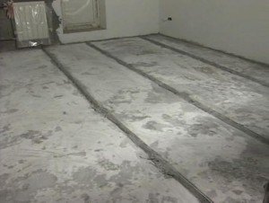 Як залити підлоги в квартирі самостійно