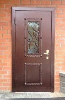 Огляд непромерзаючому вхідних дверей