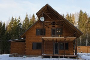 Проекти деревяних будинків з бруса для заміських ділянок