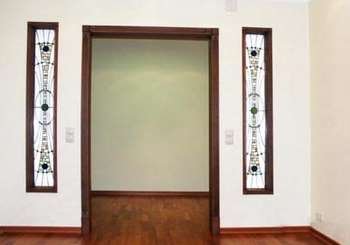 Як облагородити вхідні двері своїми руками?