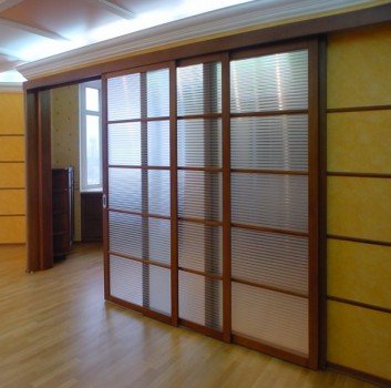 Як встановити міжкімнатні двері купе самостійно?