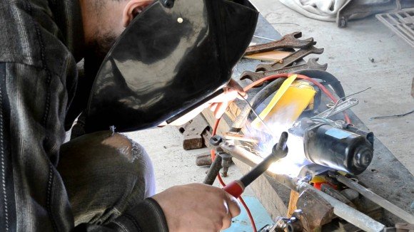 Електрозварювання для початківців: як навчитися варити?