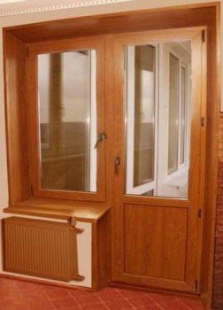Пластикові балконні двері