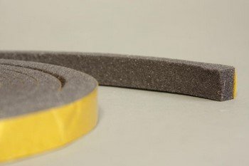 Клейкий ущільнювач для дверей