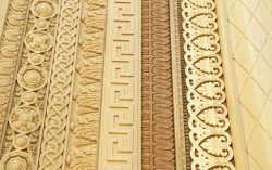 Оновлення двері своїми руками: декорування планками і наличниками