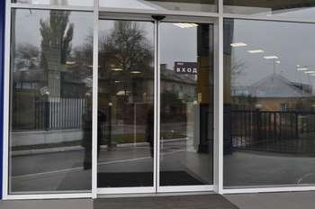 Автоматичні розсувні двері