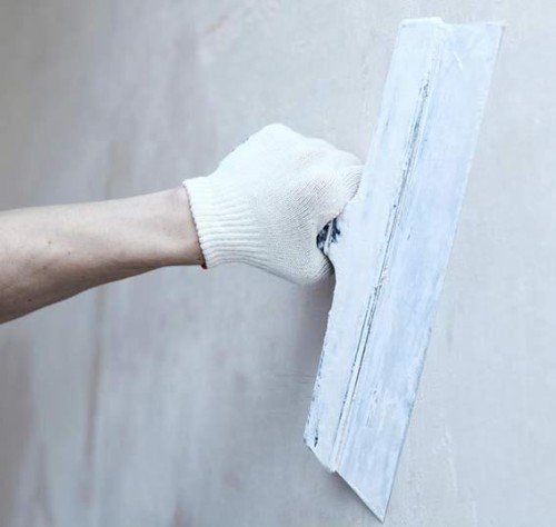 Шпаклівка стін під шпалери: покрокова інструкція