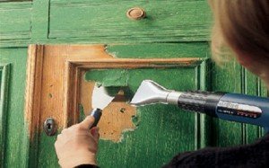 Як очистити стару фарбу з дерева: чорнова і чистова обробка