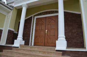 Огляд непромерзаючому вхідних дверей