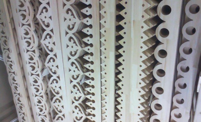 Оновлення двері своїми руками: декорування планками і наличниками