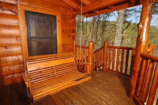 Як своїми руками зробити садові гойдалки?