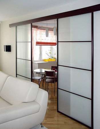 Розсувні двері для кімнати: одностулкові, перегородки, приховані