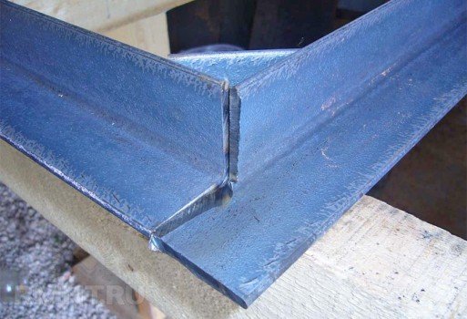 Виготовлення металевих дверей своїми руками: процес і тонкощі