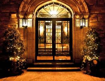 Красиві вхідні двері в котедж, квартиру