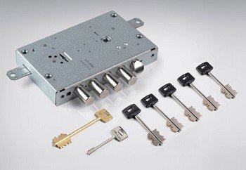 Заміна замків у вхідних дверей