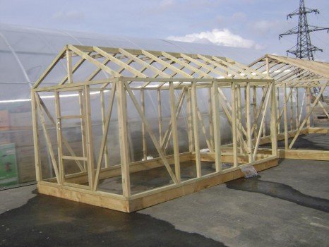 Як зробити теплицю з полікарбонату своїми руками?