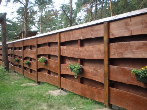 Будівництво деревяного паркану самостійно Будівництво деревяного паркану самостійно