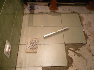 Як класти плитку у ванній – покрокова інструкція