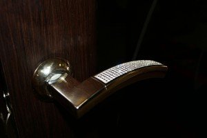 Дверні ручки на вхідних дверей : які найбільш взломоустойчивые і надійні