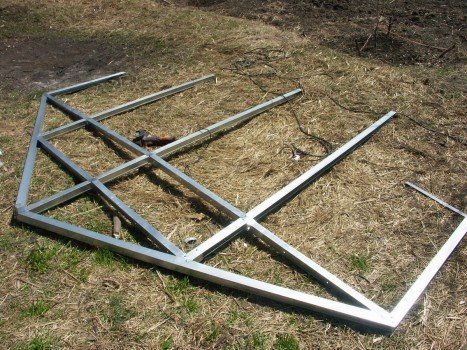 Поетапне будівництво теплиці з профнастилу своїми руками Поетапне будівництво теплиці з профнастилу своїми руками