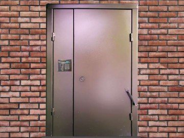 Вхідні металеві двері в підїзд Вхідні металеві двері в підїзд