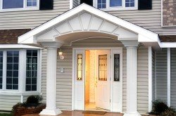 Вхідні металеві вуличні двері: критерії відбору