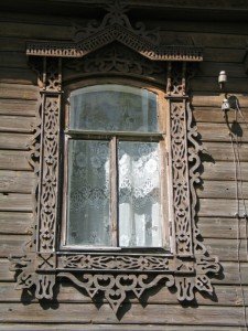 Оновлення двері своїми руками: декорування планками і наличниками