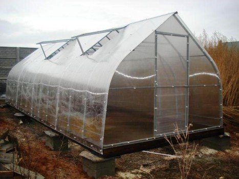 Як зробити теплицю з полікарбонату своїми руками?
