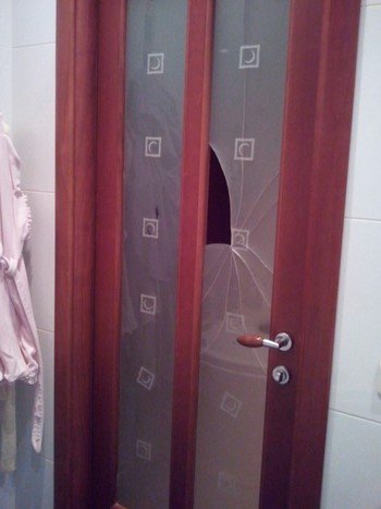 Як замінити скла у міжкімнатних дверей?