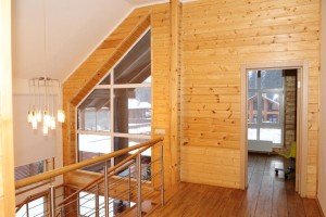 Другий світ в деревяному будинку: переваги, проблеми та їх вирішення