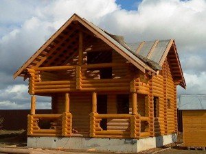 Проекти деревяних будинків з бруса для заміських ділянок