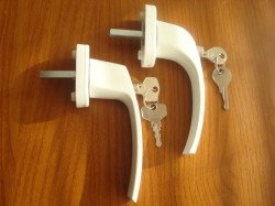 Дверні ручки для міжкімнатних дверей з замком