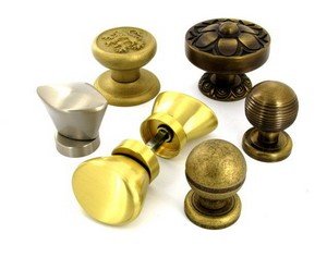 Види міжкімнатних дверних ручок: які вибрати?