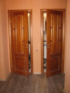 Як правильно встановлювати двері для санвузла та сантехнічні дверцята