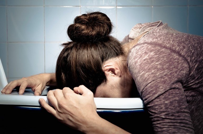 Симптоми харчового отруєння у дорослих і дітей