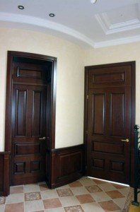 Вартість установки міжкімнатних дверей: фактори впливають на формування ціни