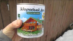 Обробка деревяного будинку зовні: захист деревини, огляд виробників, процес обробки