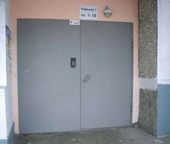 Сталеві підїзні двері