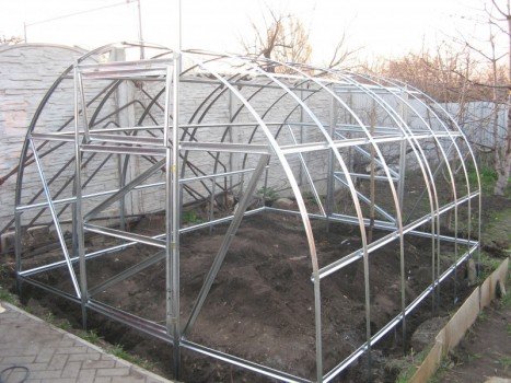 Як зробити теплицю з полікарбонату своїми руками?