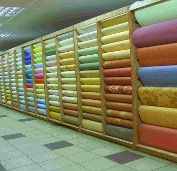 Як поклеїти шпалери своїми руками?